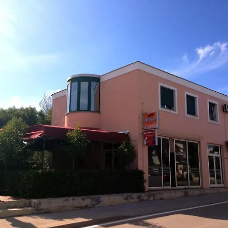 Belafuza Hostel Zára